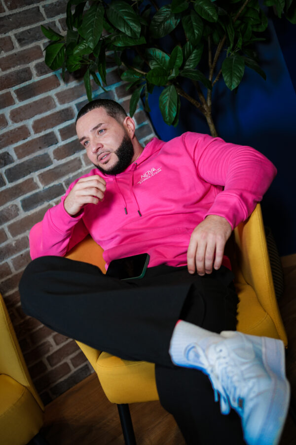 SWEAT À CAPUCHE NOVA STIMULATION – UNISEXE Portez votre motivation, en couleur. La tête haute. – Image 24
