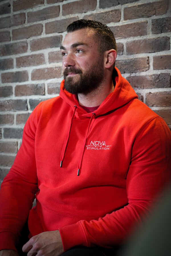 SWEAT À CAPUCHE NOVA STIMULATION – UNISEXE Portez votre motivation, en couleur. La tête haute. – Image 20