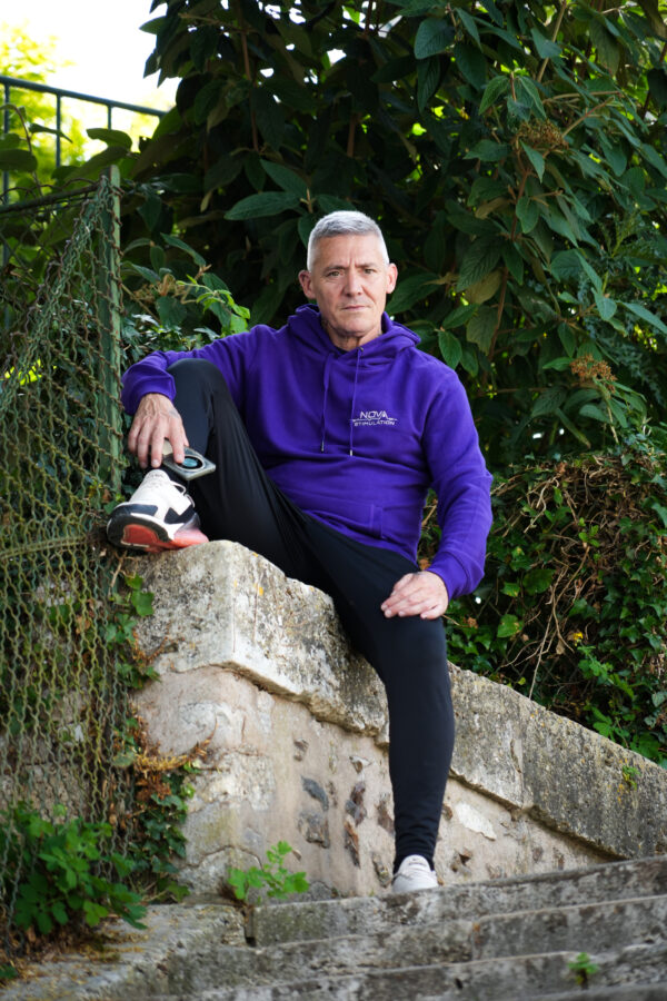 SWEAT À CAPUCHE NOVA STIMULATION – UNISEXE Portez votre motivation, en couleur. La tête haute. – Image 17