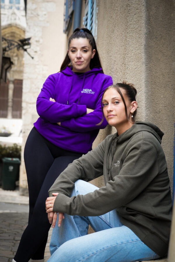 SWEAT À CAPUCHE NOVA STIMULATION – UNISEXE Portez votre motivation, en couleur. La tête haute. – Image 11